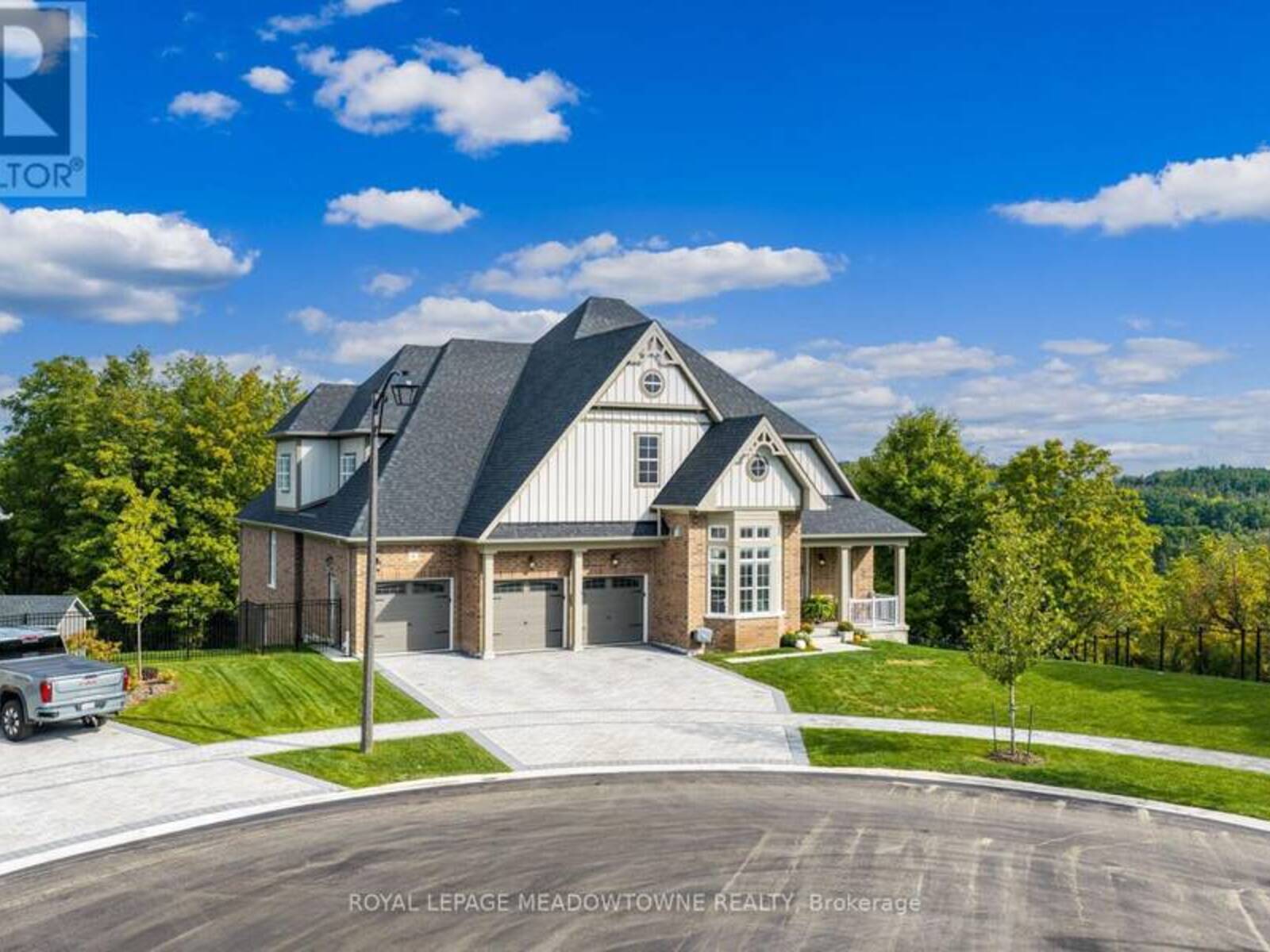 8 J B ROBSON COURT, Halton Hills, Ontario L7G 0P3