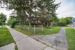 260 MOORE PARK AVENUE | Toronto Ontario | Slide Image Four