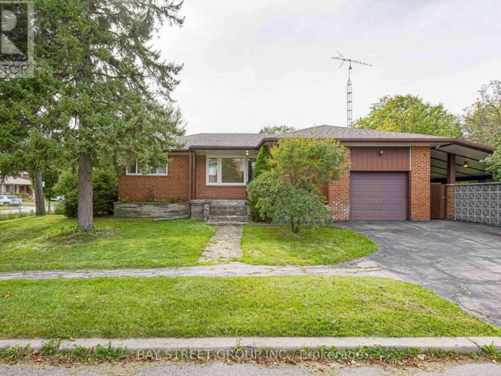 260 MOORE PARK AVENUE, Toronto, Ontario M2M 1N6