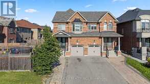746 YARFIELD CRESCENT | Newmarket Ontario | Slide Image One