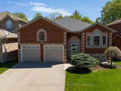 61 MACLAREN AVENUE Barrie Ontario, L4N 5T4