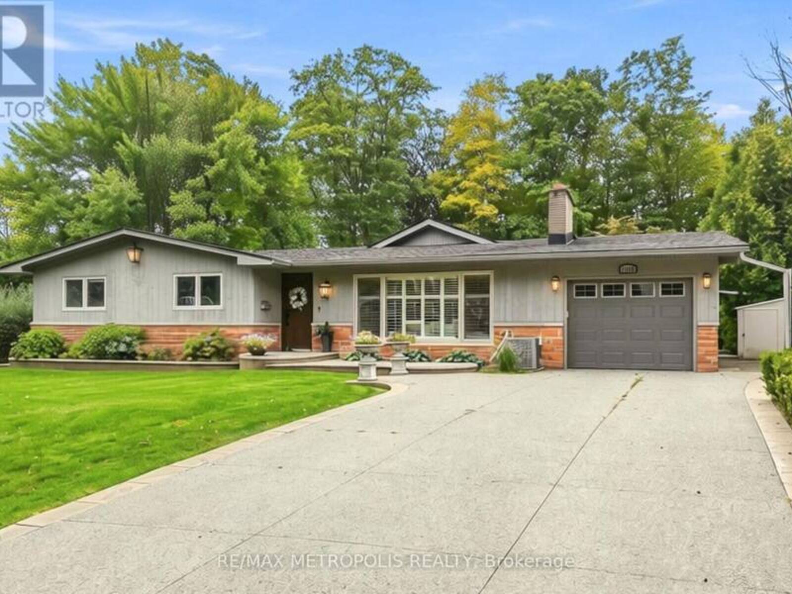 1228 ELGIN CRESCENT, Oakville, Ontario L6H 2J7