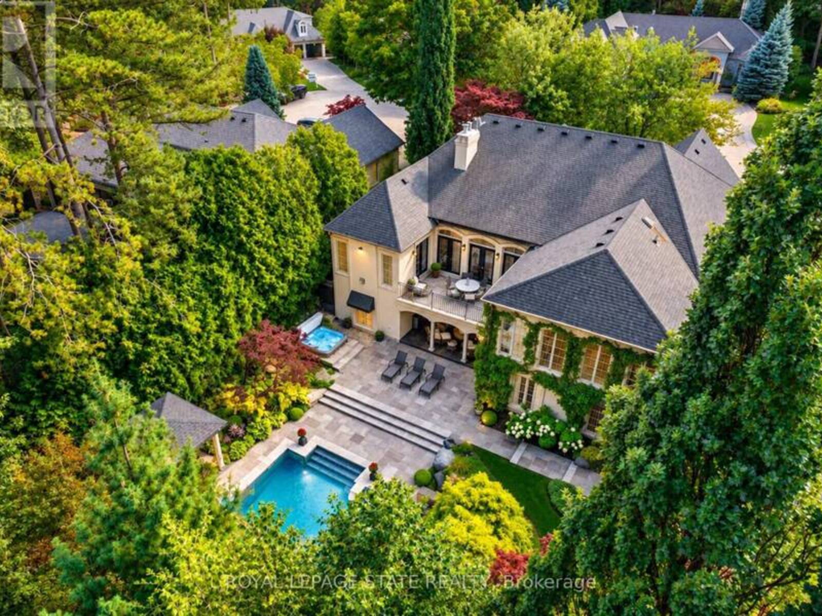 21 HARRINGTON PLACE, Ancaster, Ontario L9G 4Z2