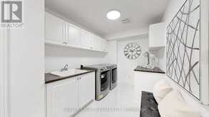 2878 ELGIN MILLS ROAD E | Markham Ontario | Slide Image Thirty-seven