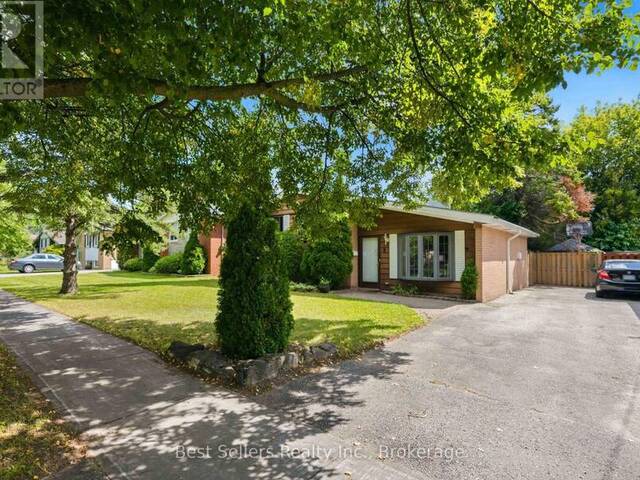 5 BENFRISCO CRESCENT Toronto Ontario, M1H 1N2 - 4 Bedrooms Home For Sale