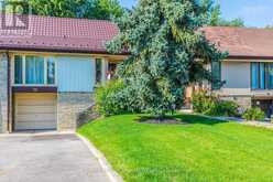 32 FALCONER DRIVE | Mississauga Ontario | Slide Image Four