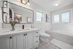 75 RIDEAU DRIVE | Richmond Hill Ontario | Slide Image Thirteen