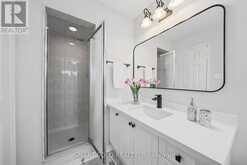 75 RIDEAU DRIVE | Richmond Hill Ontario | Slide Image Fourteen