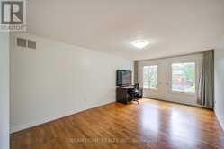 30 GARNISH GREEN | Markham Ontario | Slide Image Thirty-six