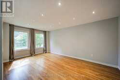 30 GARNISH GREEN | Markham Ontario | Slide Image Eight