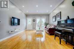82 DAVID DUNLAP CIRCLE | Toronto Ontario | Slide Image Eight