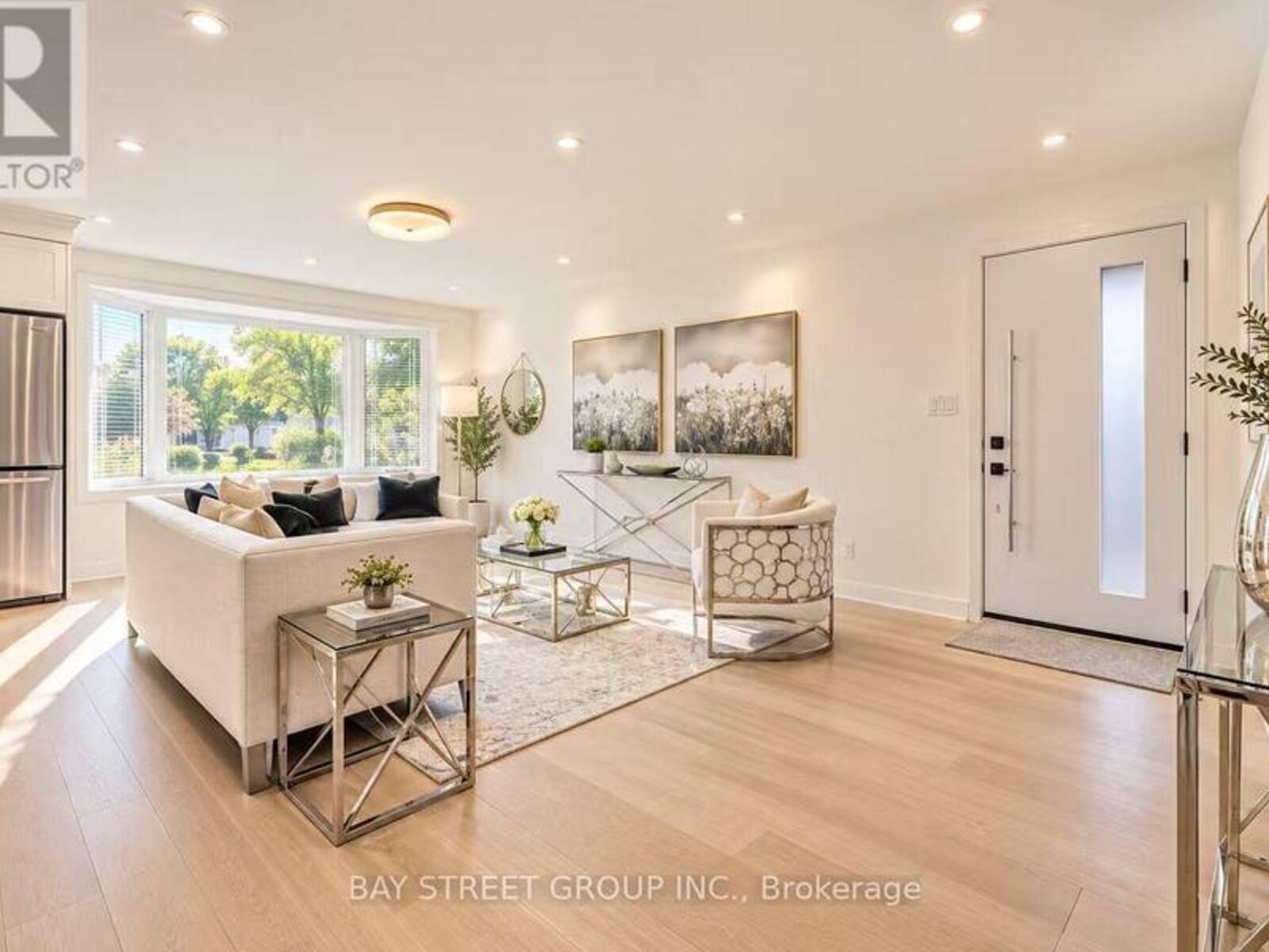 60 WARNER AVENUE, Toronto, Ontario M4A 1Z4