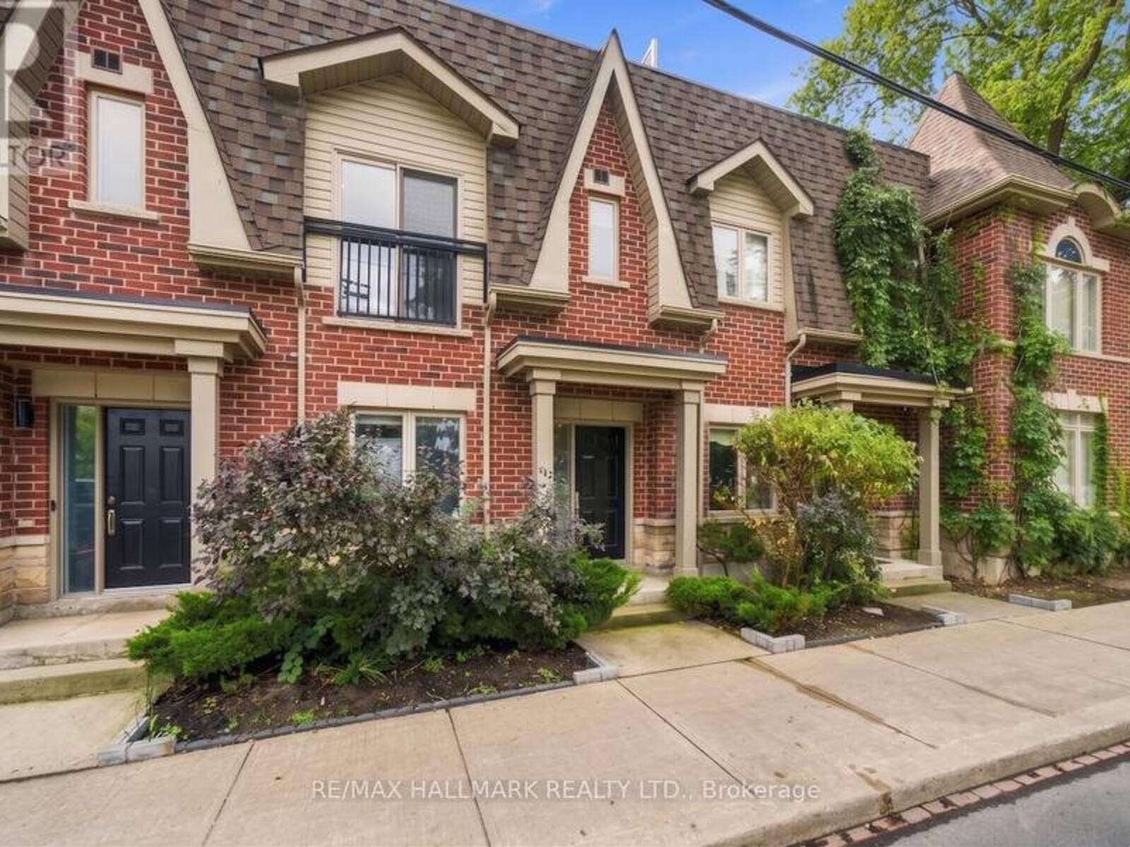 549 SHUTER STREET, Toronto, Ontario M5A 1X9