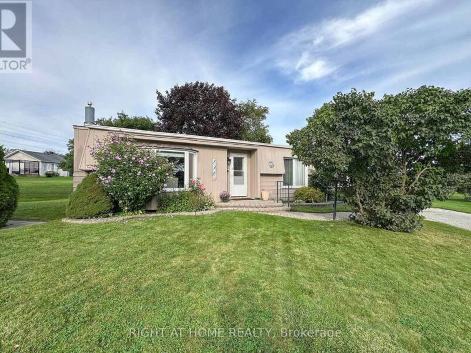 13 CORNERBROOK COURT, Clarington, Ontario L1B 1B7