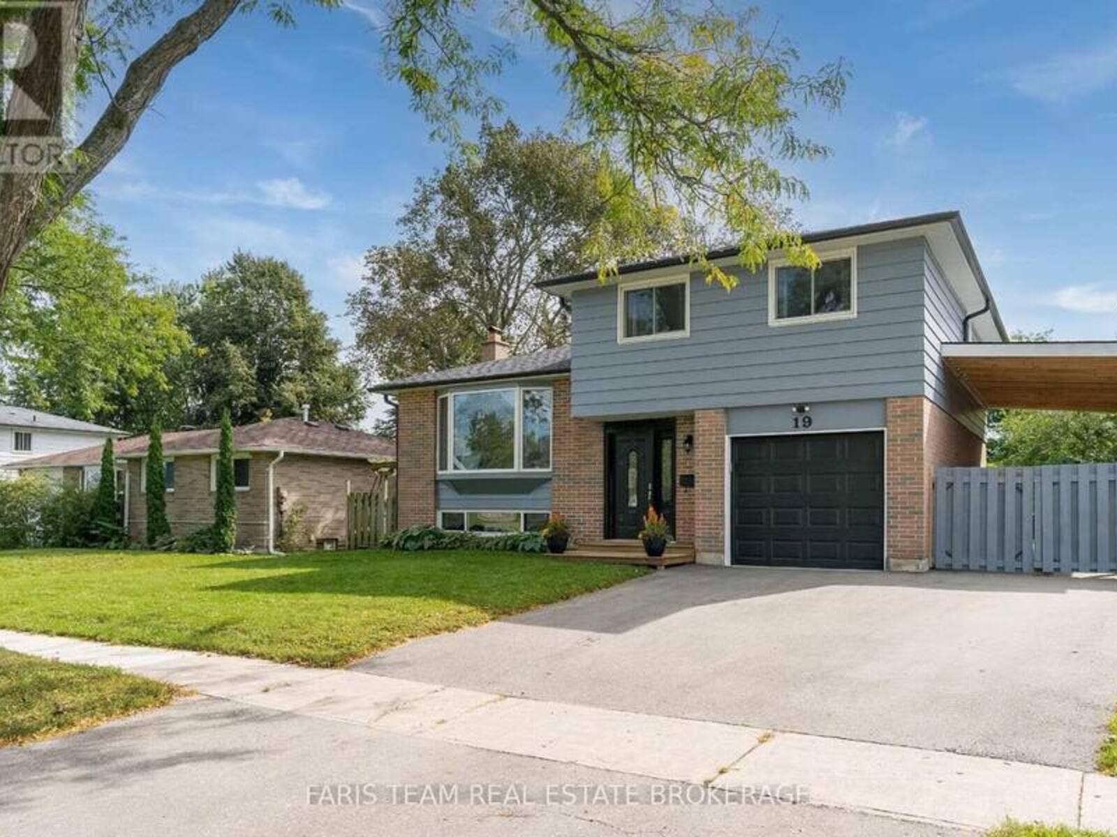 19 COLLEEN AVENUE, Barrie, Ontario L4M 2M9