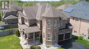 4 BERKWOOD HOLLOW | Brampton Ontario | Slide Image Three