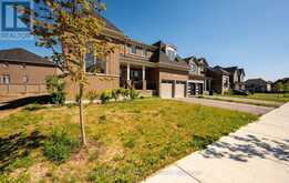 8 MAYFLOWER GARDENS | New Tecumseth Ontario | Slide Image Five