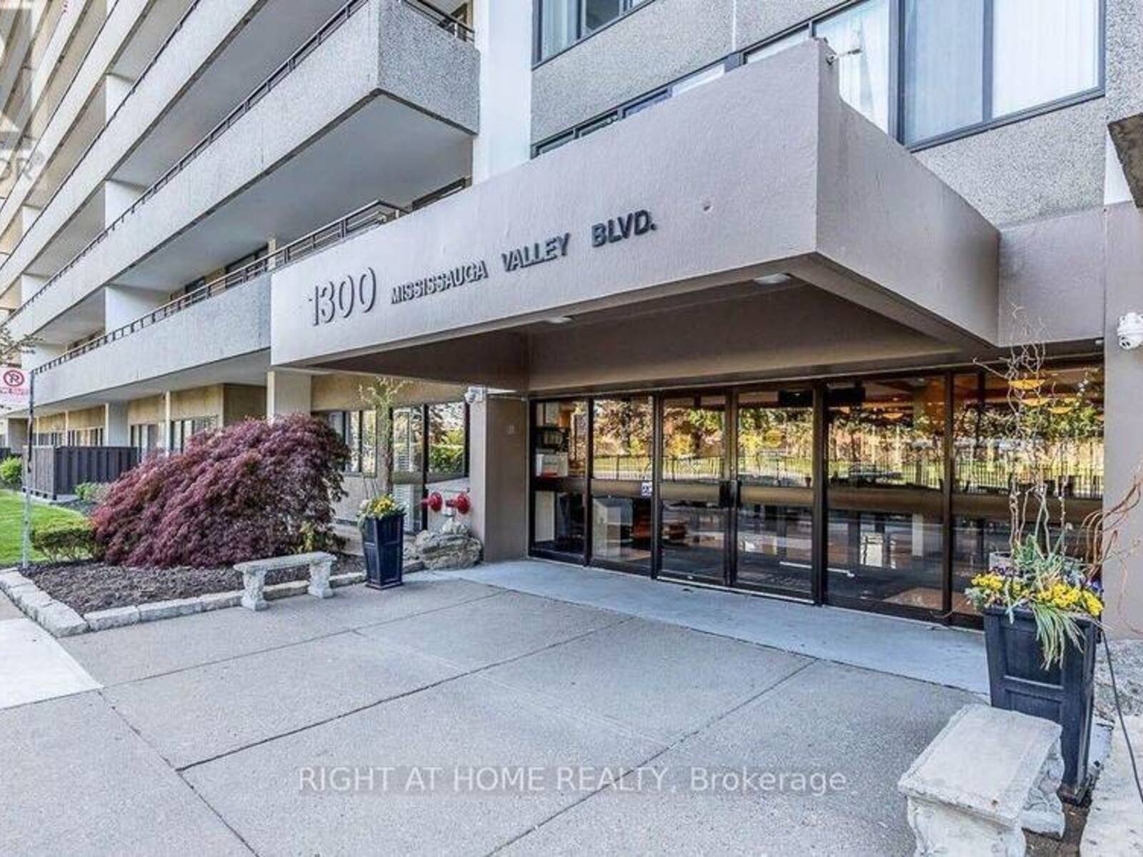 305 - 1300 MISSISSAUGA VALLEY BOULEVARD, Mississauga, Ontario L5A 3S8