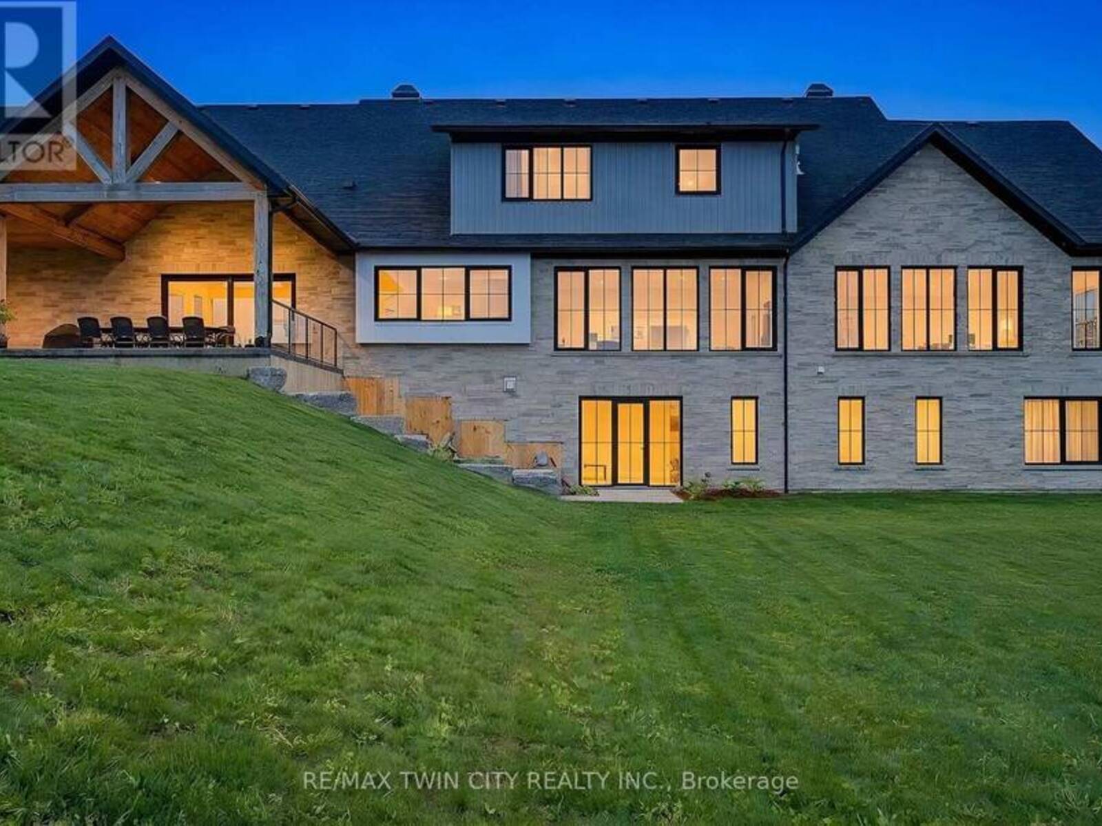 742 COUNTRY SQUIRE ROAD, Kitchener, Ontario N2J 4G8