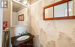 42 SHIELDMARK CRESCENT | Markham Ontario | Slide Image Fifteen