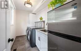 42 SHIELDMARK CRESCENT | Markham Ontario | Slide Image Sixteen