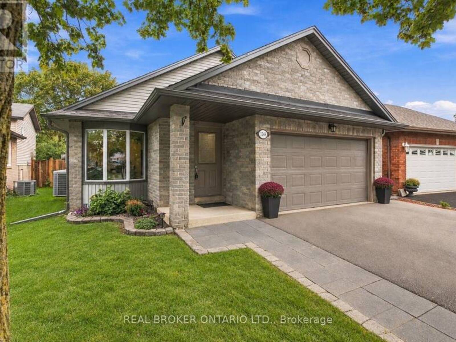1249 THORPE ROAD, Burlington, Ontario L7S 2C9