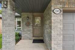 1249 THORPE ROAD | Burlington Ontario | Slide Image Three