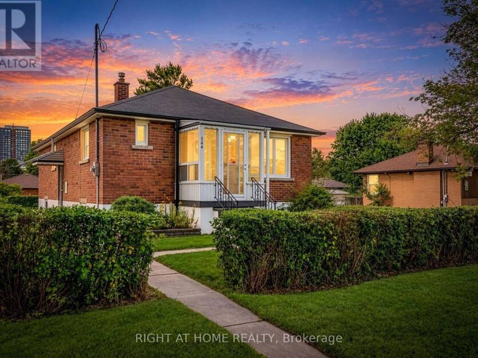 544 BRIMLEY ROAD, Toronto, Ontario M1J 1A8