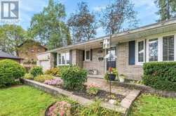 228 KATHRYN CRESCENT | Newmarket Ontario | Slide Image Two