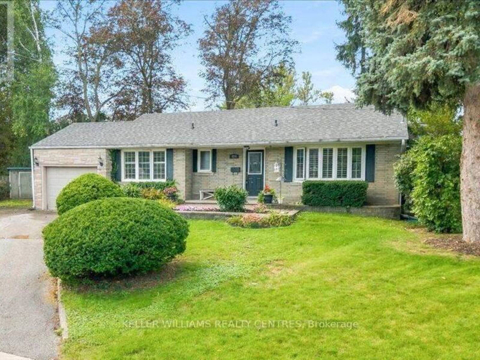 228 KATHRYN CRESCENT, Newmarket, Ontario L3Y 1M1