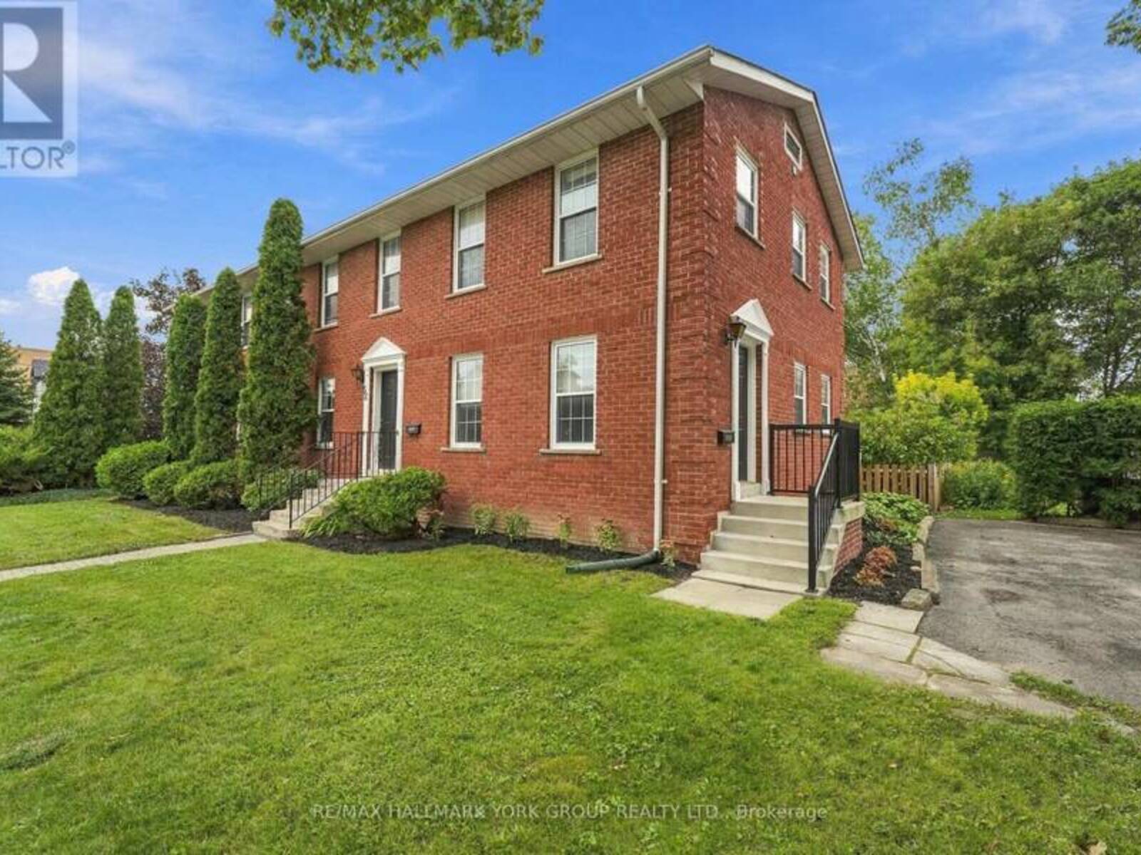 52 CENTRE STREET, Aurora, Ontario L4G 1J8