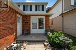 86 TRILLIUM CRESCENT | Barrie Ontario | Slide Image Four