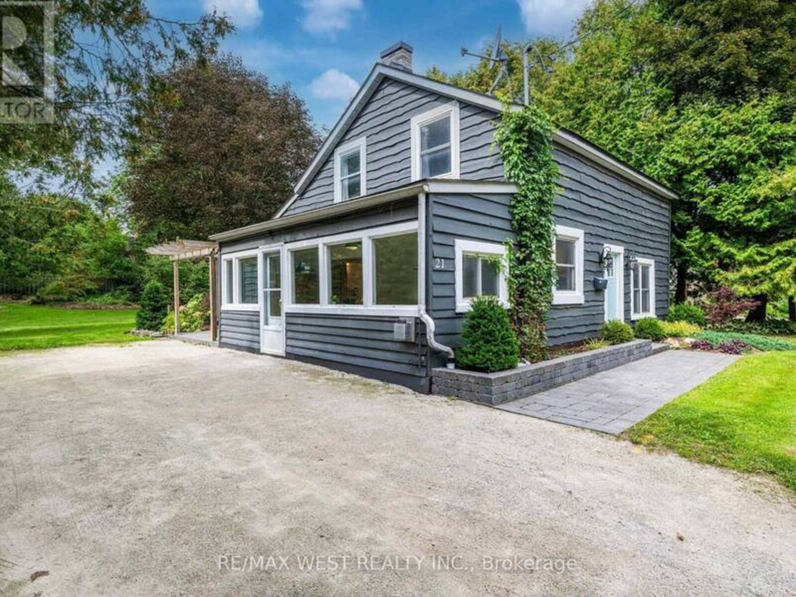 21 MILL STREET, Amaranth, Ontario L9W 3Z3