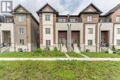 32 ALAN WILLIAMS TRAIL | Uxbridge Ontario | Slide Image Two