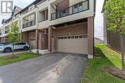 32 ALAN WILLIAMS TRAIL | Uxbridge Ontario | Slide Image Four