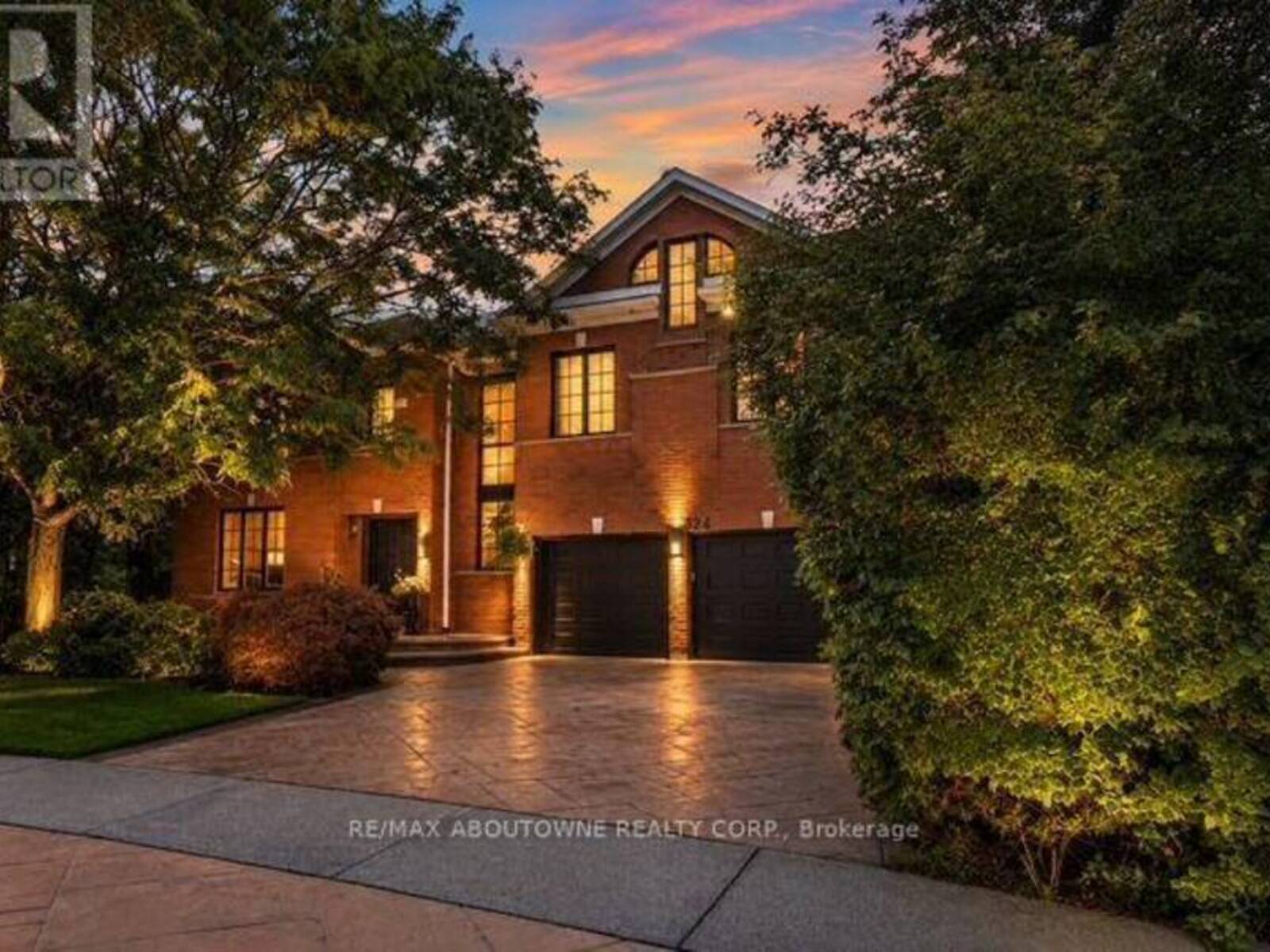 324 OAKRIDGE COURT, Oakville, Ontario L6H 5T9