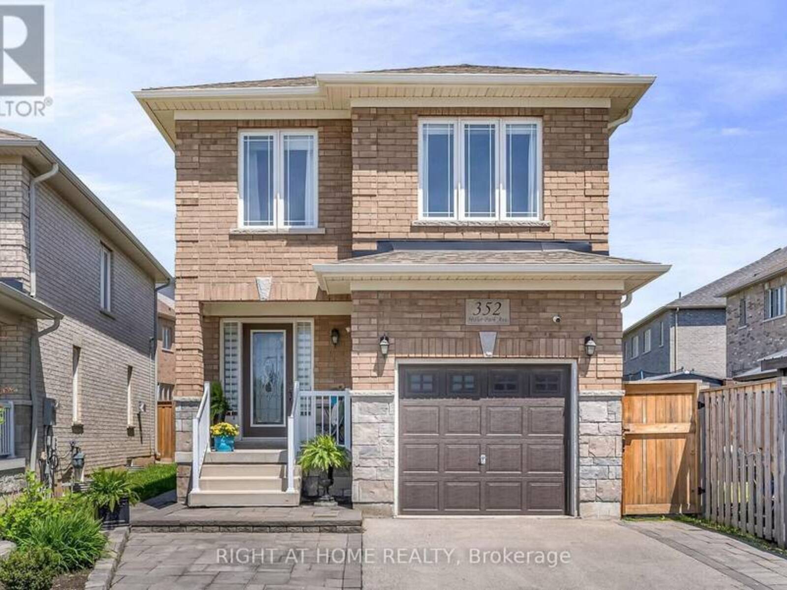 352 MILLER PARK AVENUE, Bradford West Gwillimbury, Ontario L3Z 4H5