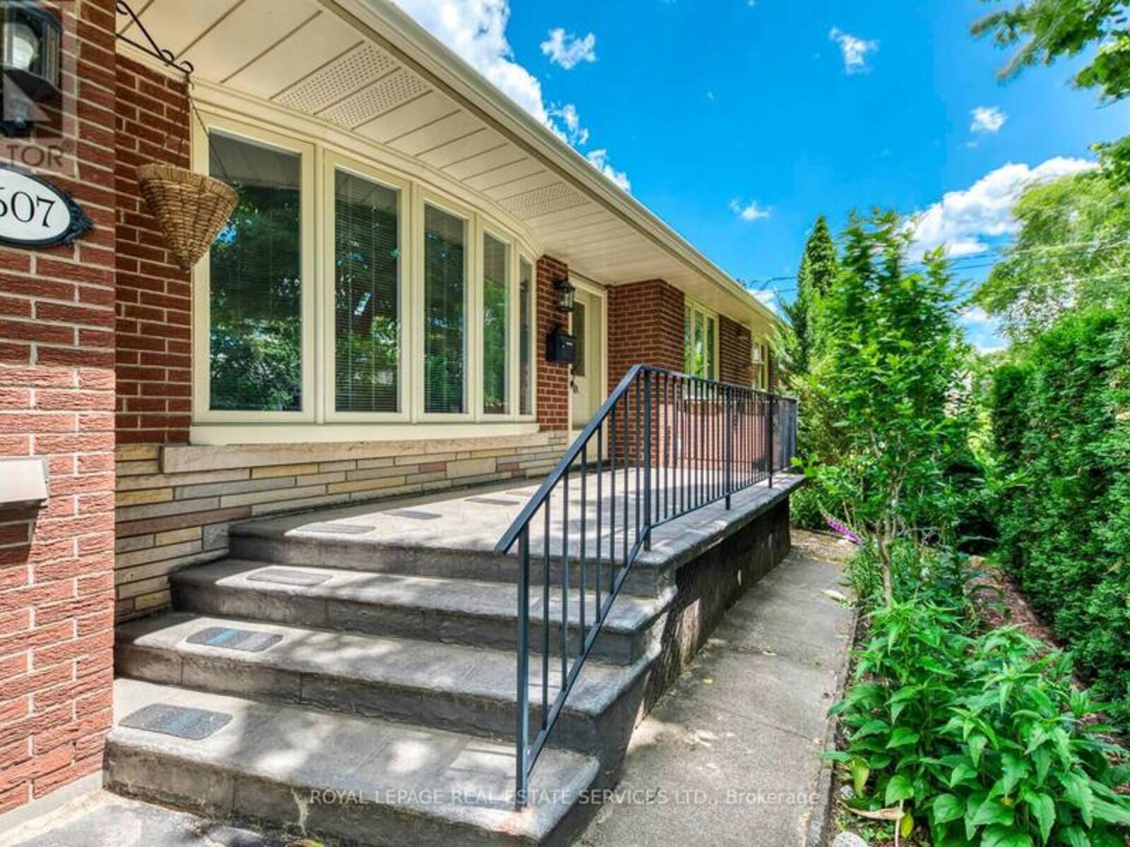 1607 EWALD ROAD, Mississauga, Ontario L5G 4C4