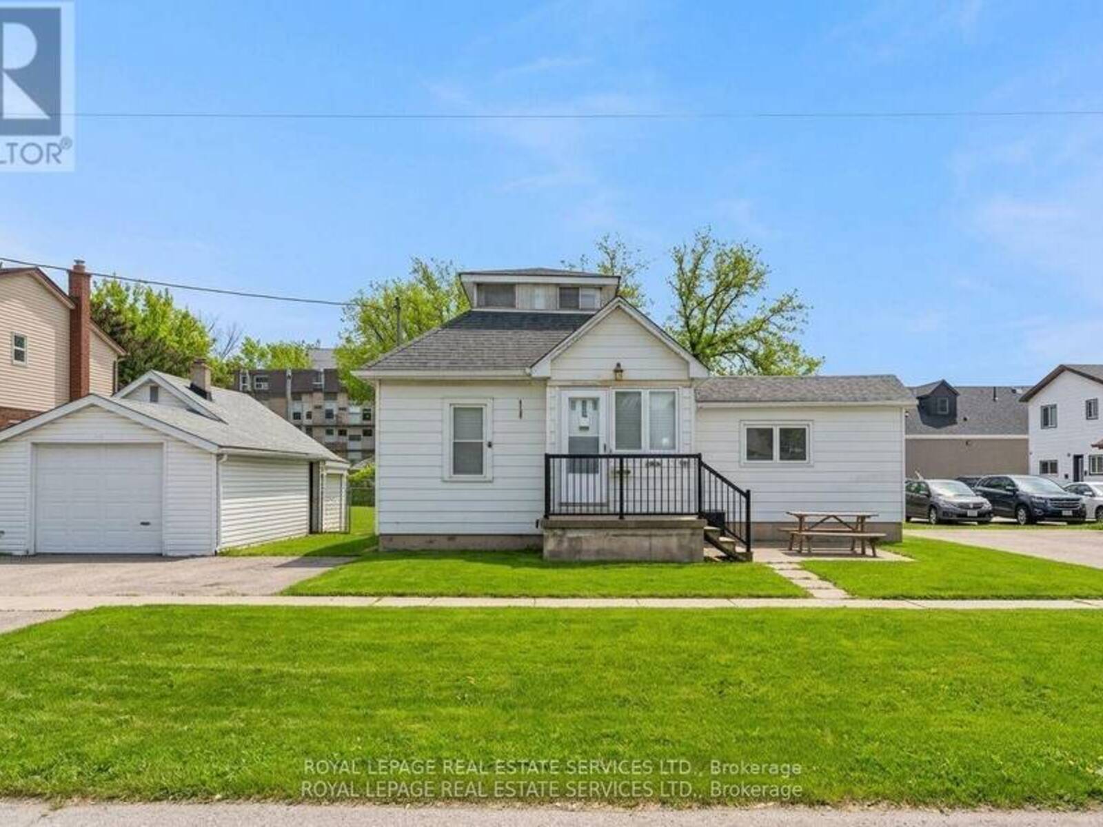 2386 SOVEREIGN STREET, Oakville, Ontario L6L 1L8