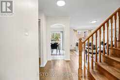 15 MANTIS ROAD | Toronto Ontario | Slide Image Eight