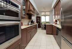 520 - 10101 YONGE STREET | Richmond Hill Ontario | Slide Image Eleven