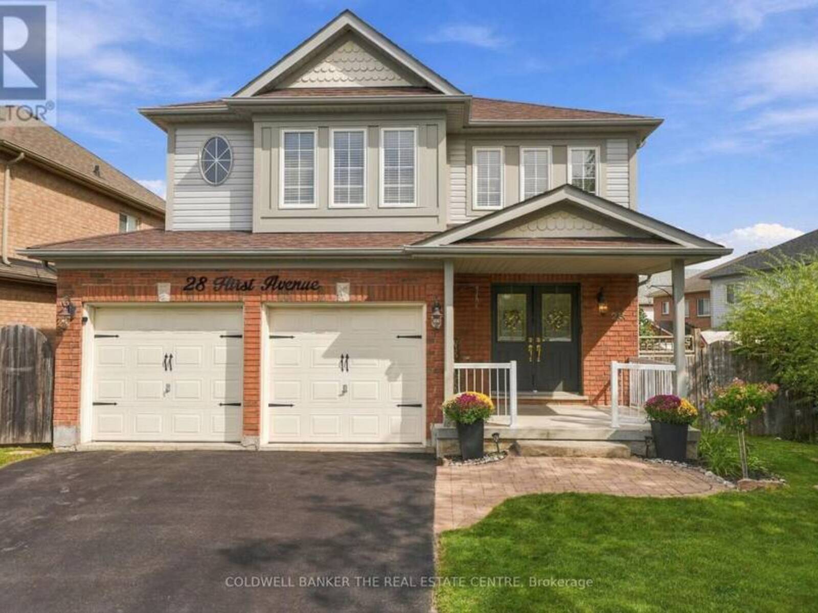 28 HIRST AVENUE E, Georgina, Ontario L4P 4E6