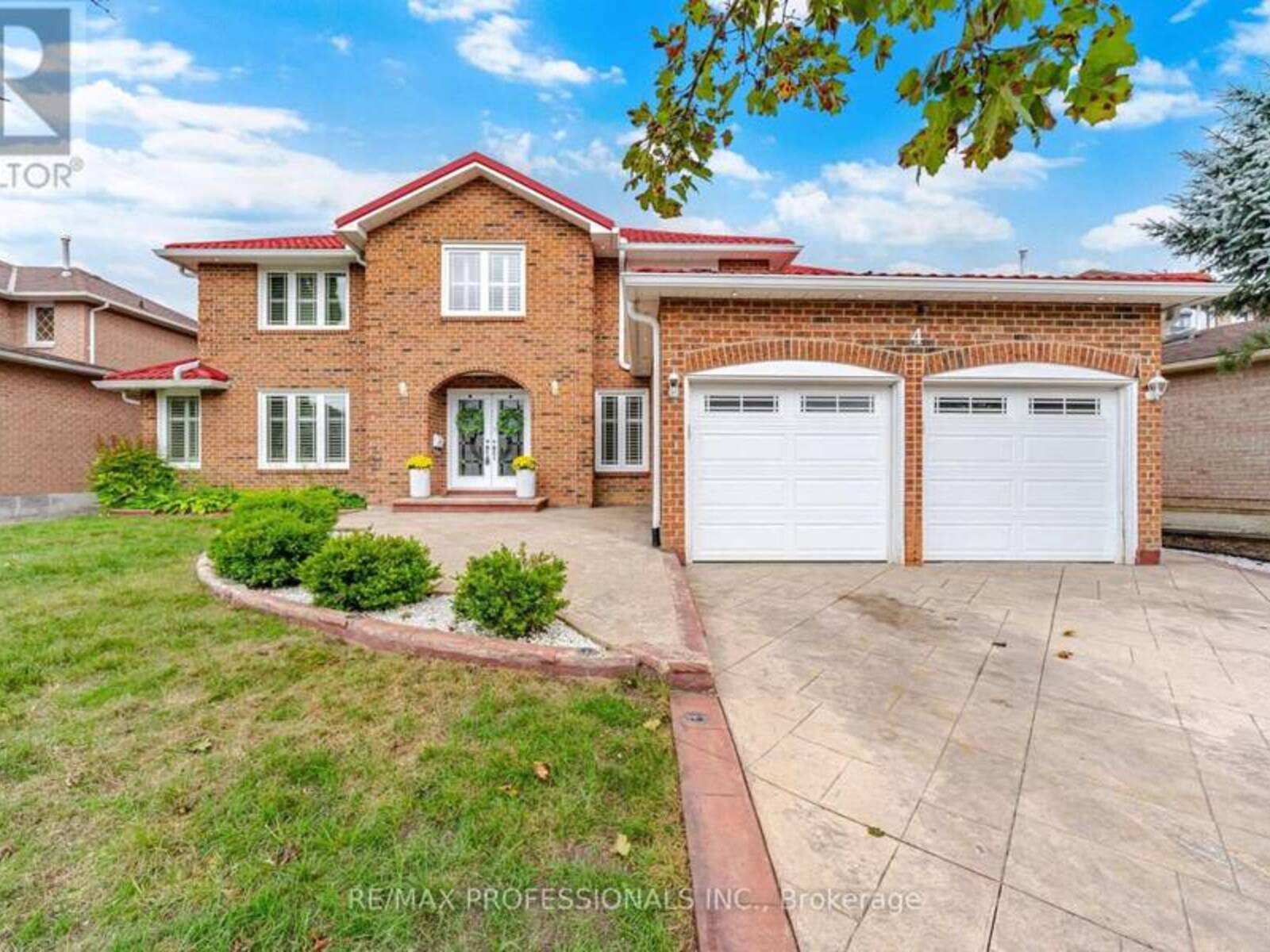 4 MCFADDEN DRIVE, Brampton, Ontario L6Z 3H4