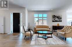 251 OXFORD STREET | Richmond Hill Ontario | Slide Image Four