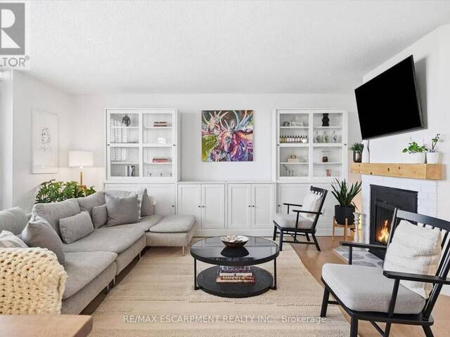 909 - 700 DYNES ROAD Burlington Ontario, L7M 3N2 - 2 Bedrooms Condo For Sale