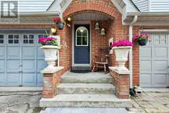 5 EVELYN BUCK LANE | Aurora Ontario | Slide Image Four