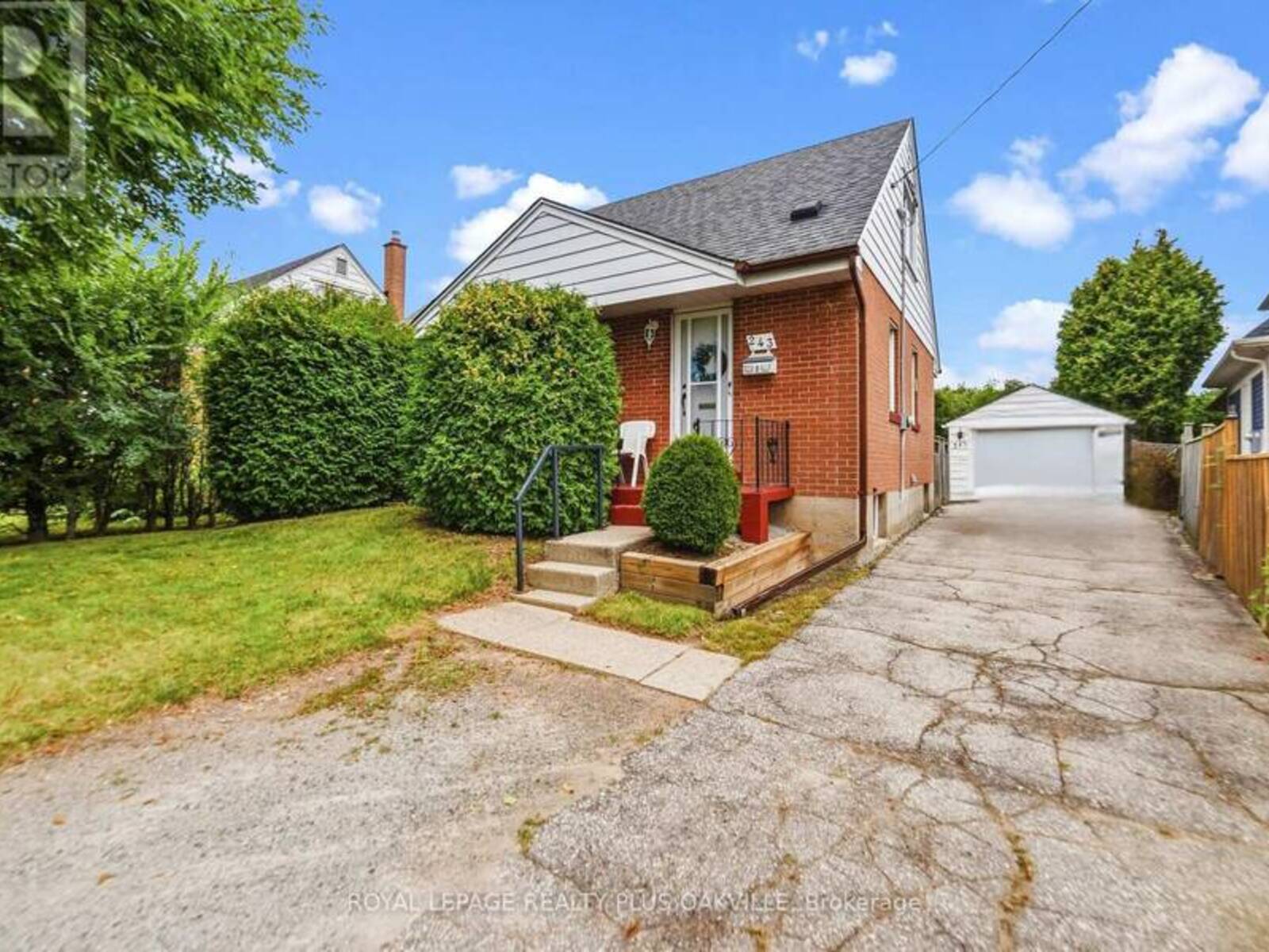 243 JENNINGS CRESCENT, Oakville, Ontario L6L 1W2