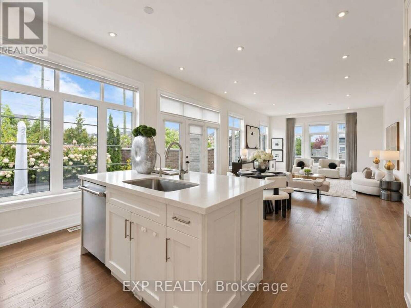 34 SETTLEMENT CRESCENT, Richmond Hill, Ontario L4E 1E4