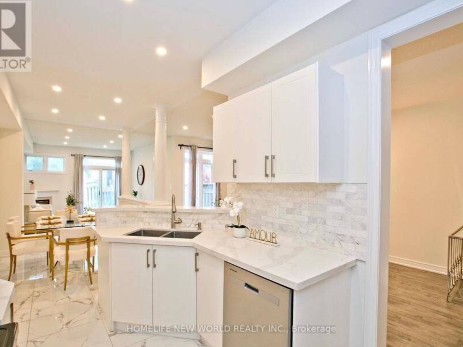 16 VENTURE AVENUE, Richmond Hill, Ontario L4S 2P2