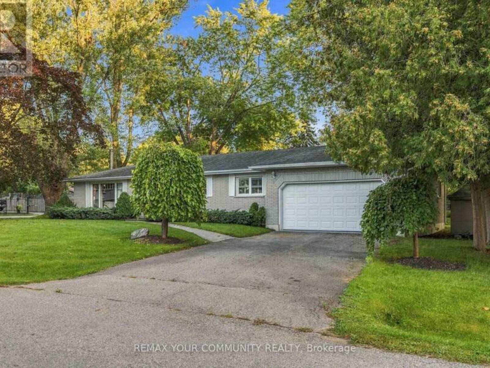 29 MEDINA SQUARE, Georgina, Ontario L4P 1C8